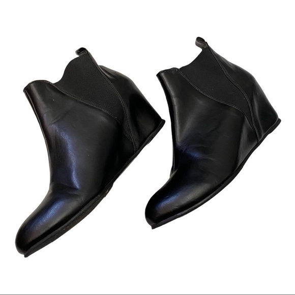 Forever 21 Hidden Wedge Black Booties Sz 5.5 - Picture 3 of 8